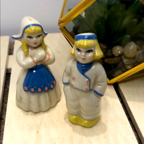 Vintage Dutch boy and girl salt & pepper shakers - Picture 1 of 4